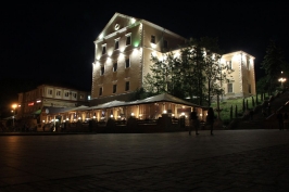 Night and Candles_31